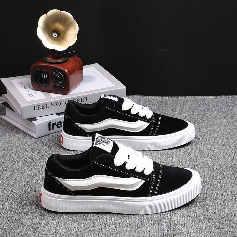 American Street Skateboard Shoes Black and White Retro Bread Shoes Low-Top Sneakers Couple Trendy Versatile Student Moral Training Shoes