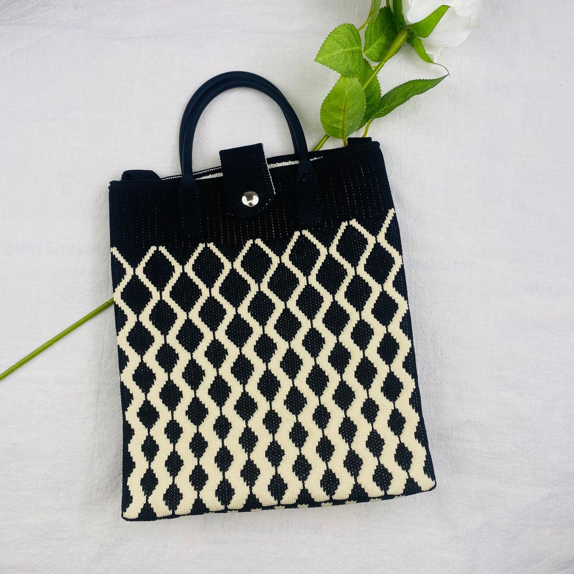 물고기 비늘 패턴 블랙