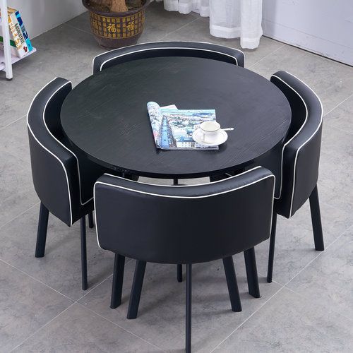 가장자리가 흰색인 둥근 검정색 가죽