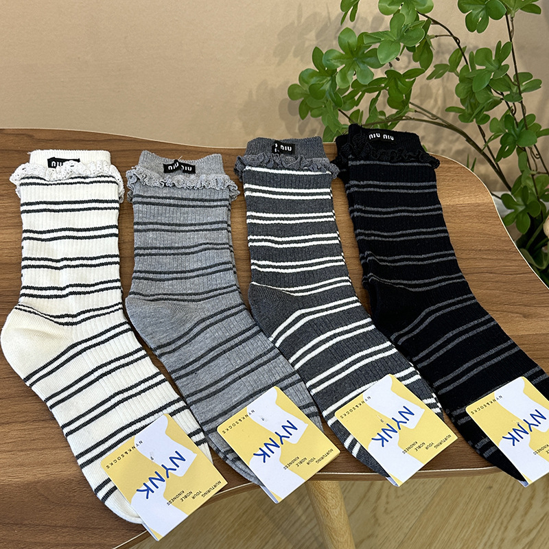 2026 Autumn Collection Striped Letter Patch Decorative Mid-Calf Cotton Socks for Women, Popular Online, Dropshipping Fashion 2026 Autumn Collection Striped Letter Patch Decorative Mid-Calf Cotton Socks for Women, Popular Online, Dropshipping Fashion
