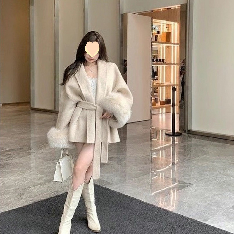 貴気襟のストラップの毛はコートの女性の秋の毛の袖のゆったりした感のコートは中の長さのストラップをつなぎ合わせます。|undefined