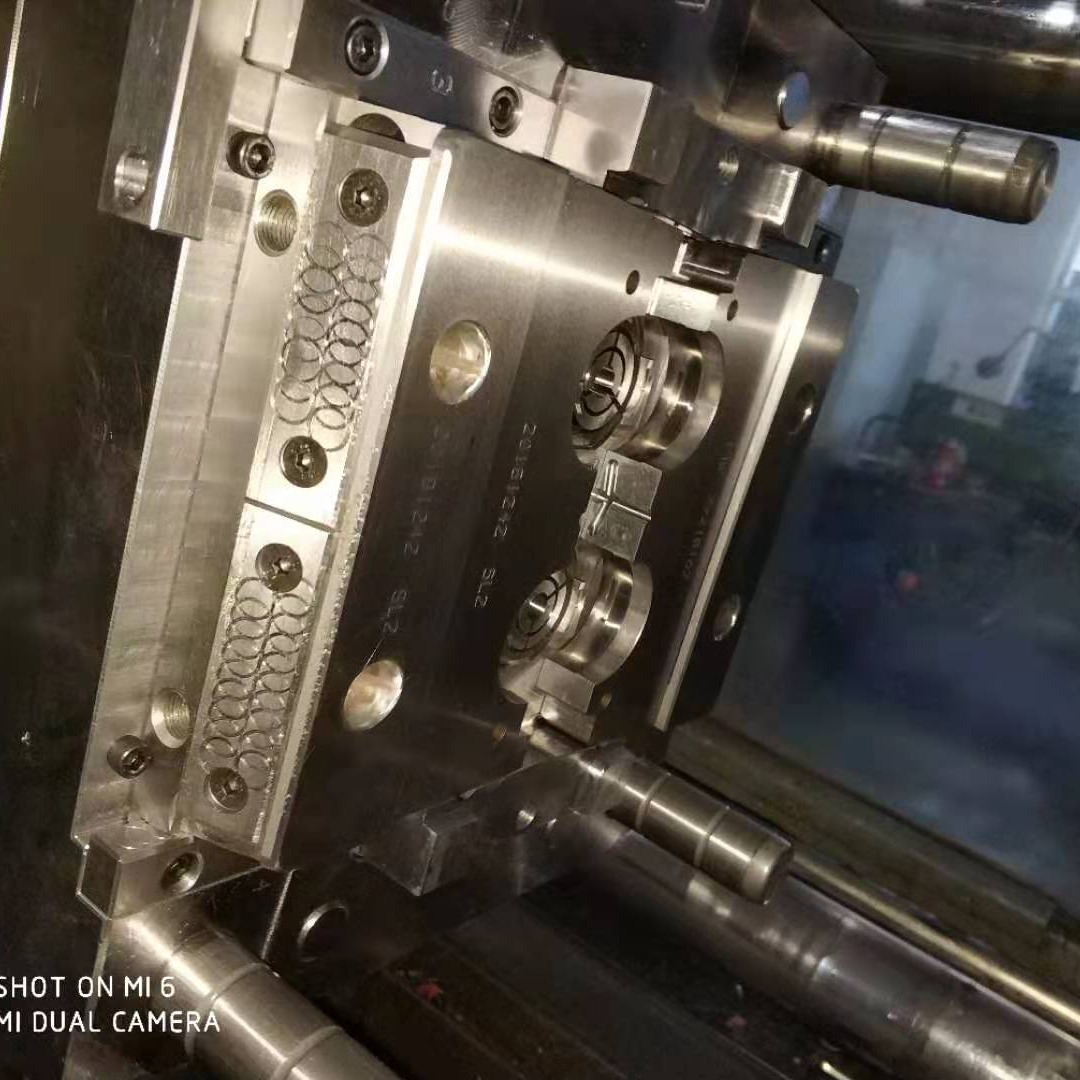 提供塑料垃圾桶成型加工 治具夹具加工 塑料模具加工 模具抛光