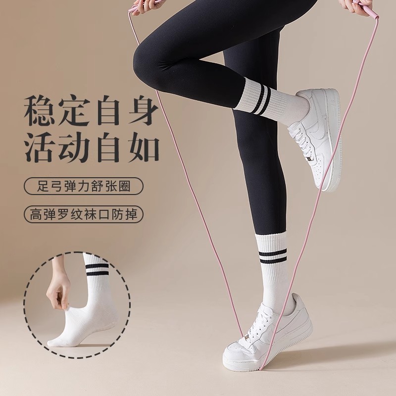 Calcetines de mujer a media pierna calcetines primavera y otoño yoga deportes fitness calcetines de algodón que absorben el sudor Otoño e Invierno de las mujeres medias de correr en blanco y negro