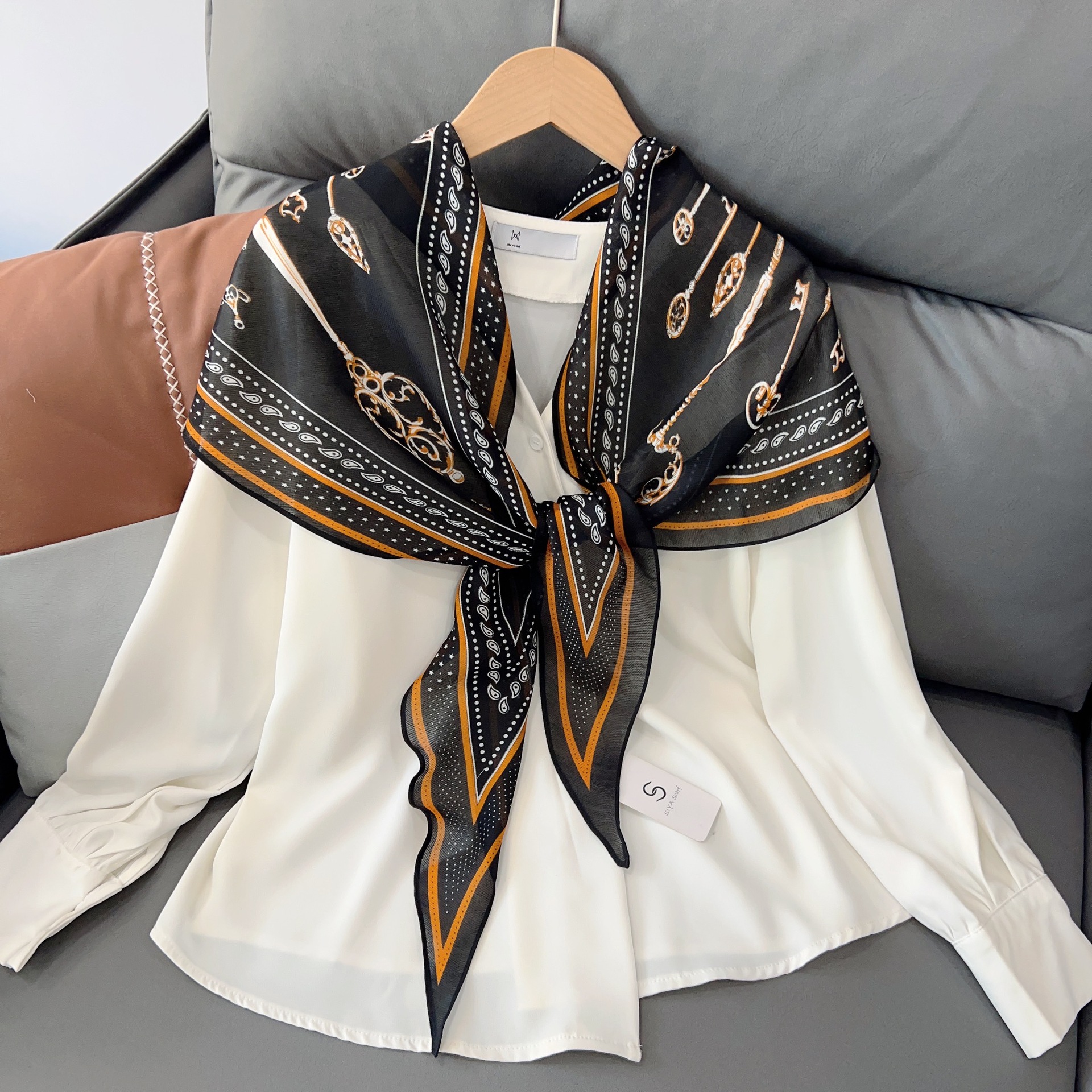 Estilo coreano elegante diamante bufanda anacardo verde triángulo bufanda verano nueva camisa a juego chal decorativo pequeña bufanda para las mujeres