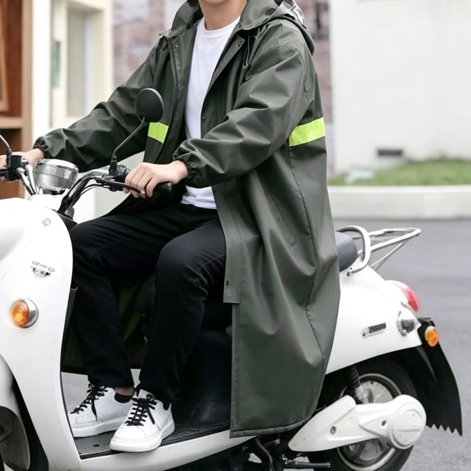 Regenmantel für Elektrofahrzeuge neu vergrößert verdickt mit Ärmeln Motorrad Regenmantel Fahren einteilig Vollkörper-Regenschutz vor Starkregen Regenponcho