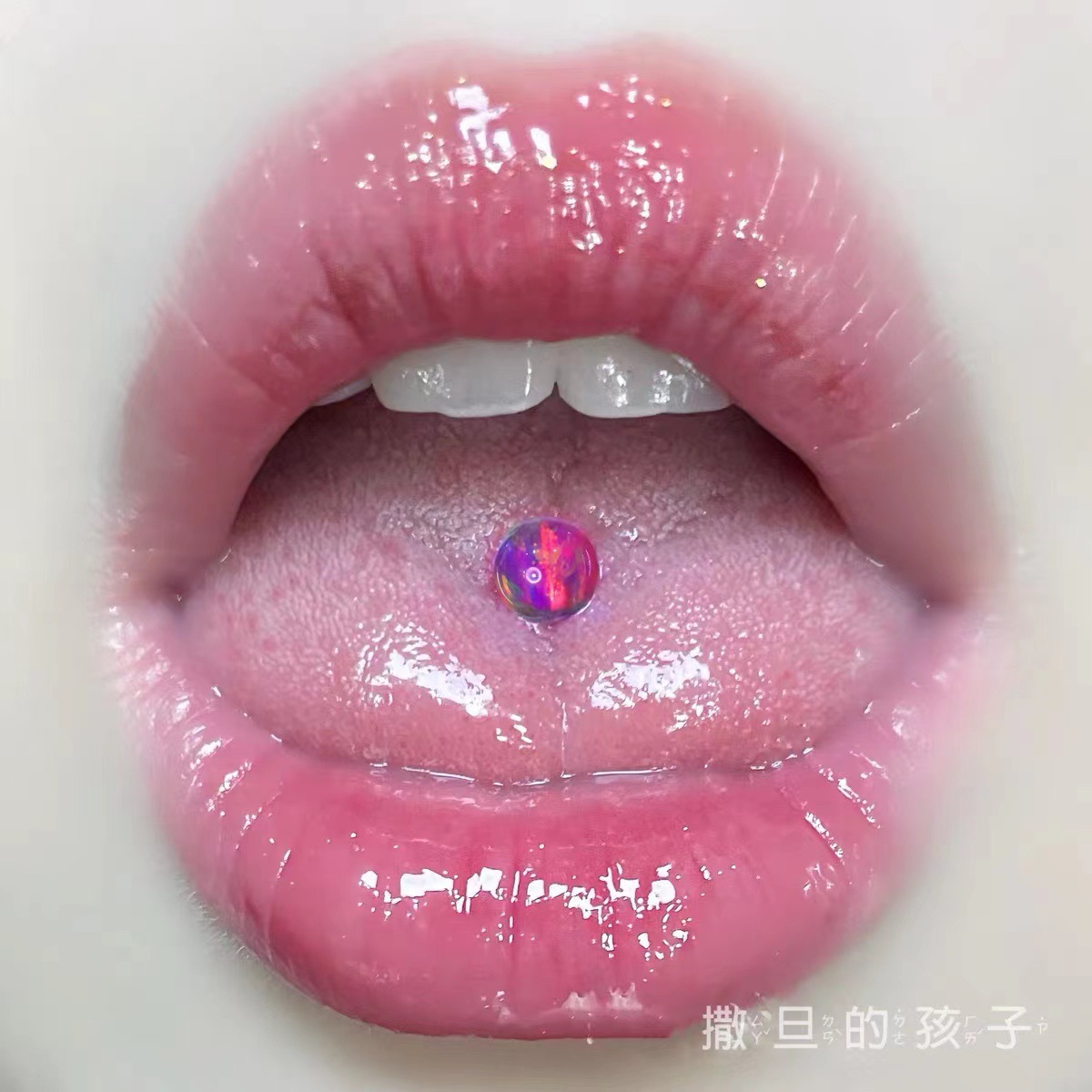 Silver pointed spike labret stud material detail