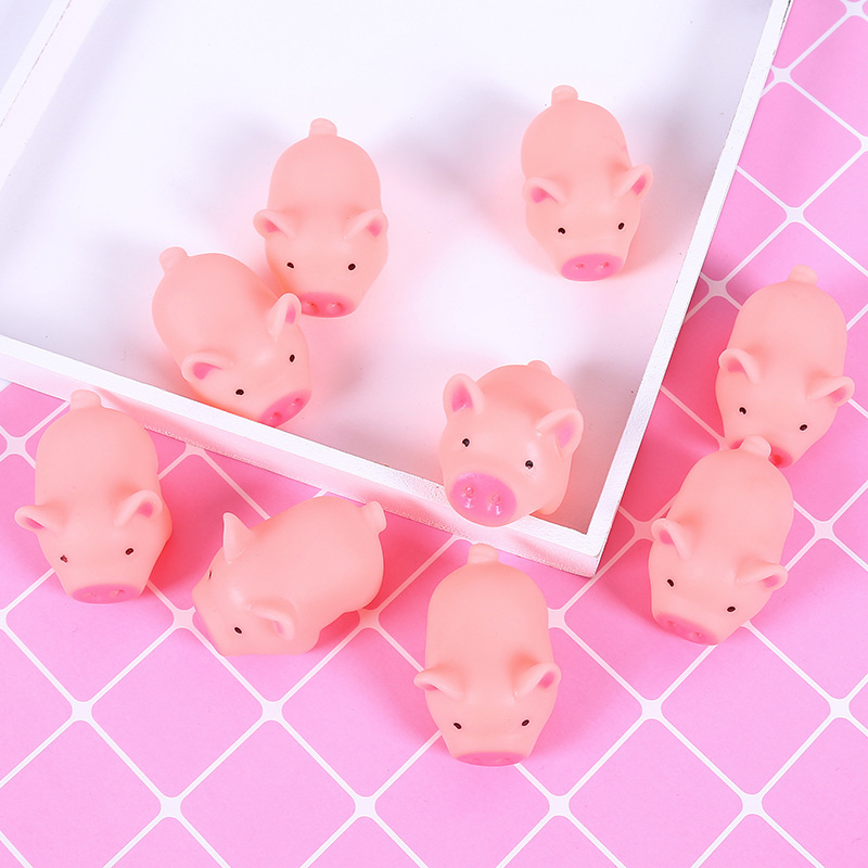 연한 녹색 짖는 돼지