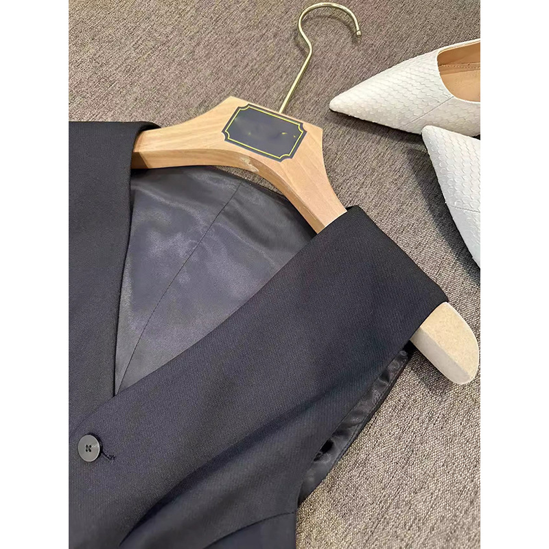 Completo pantalone donna con gilet in lana e seta scollo a v_voghion.com