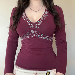 ヨーロッパとアメリカの刺繍クロスレトロスタイルTシャツ新しいVネックファッションカジュアルデザインスリムフィット長袖トップ
