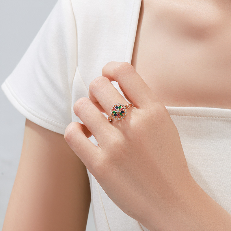 Xuping aleación de cobre galvanizado 18k color incrustado gemas artificiales nicho de diseño transfronterizo europeo y americano anillo ajustable