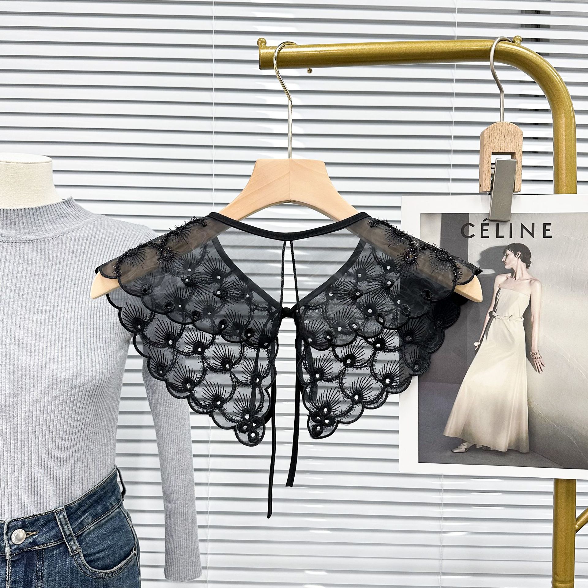 Mujeres coreanas cuello bordado forma de pluma suéter de cuello de encaje vestido con flores de cuello decorativo