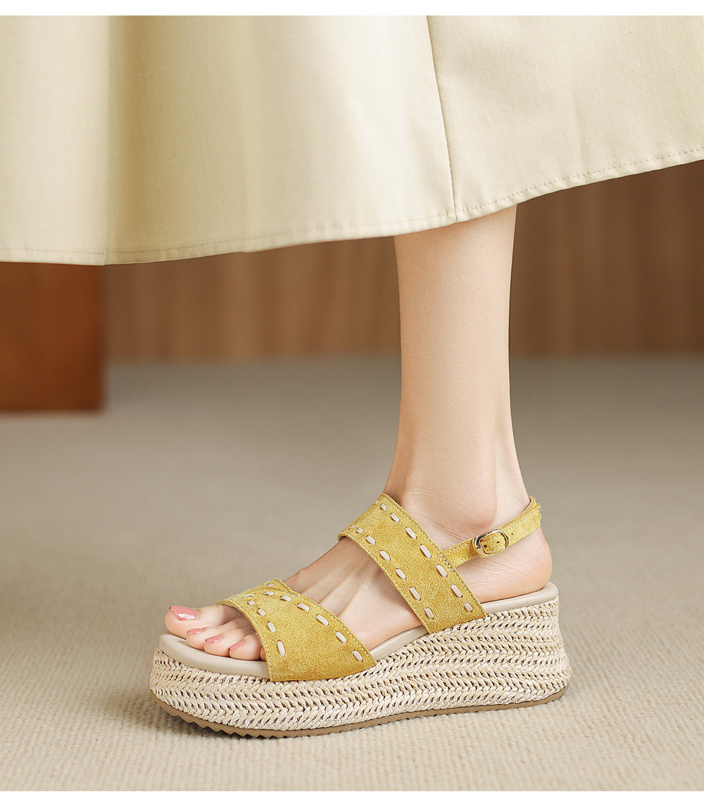Sandal nữ đế xuồng đan rơm cao gót, quai ngang một dây, phong cách hè thoải mái — Màu caramel, màu vàng chi tiết 18