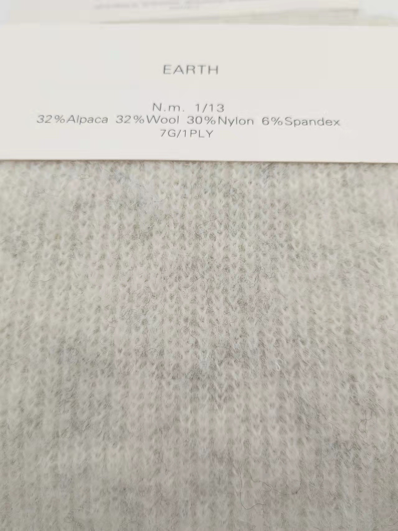 1/13NM32%羊驼Alpaca32%羊毛Wool30%尼龙Nylon6%拉架Spandex羊驼