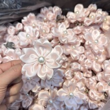 新款夜樱甜梦超仙少女感粉色缎面花朵珍珠发夹高级感气质侧边夹