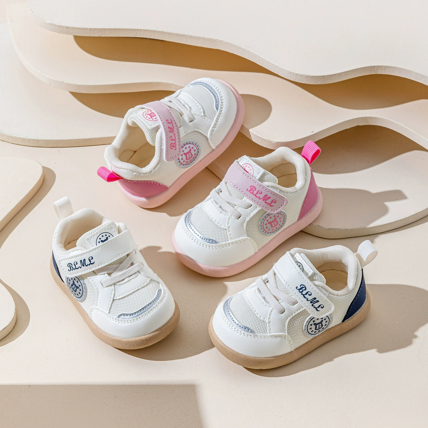 Весна 2025 новая детская сетка ступенчатая обувь мягкая подошва мужская обувь дышащая детская обувь для девочек оптом