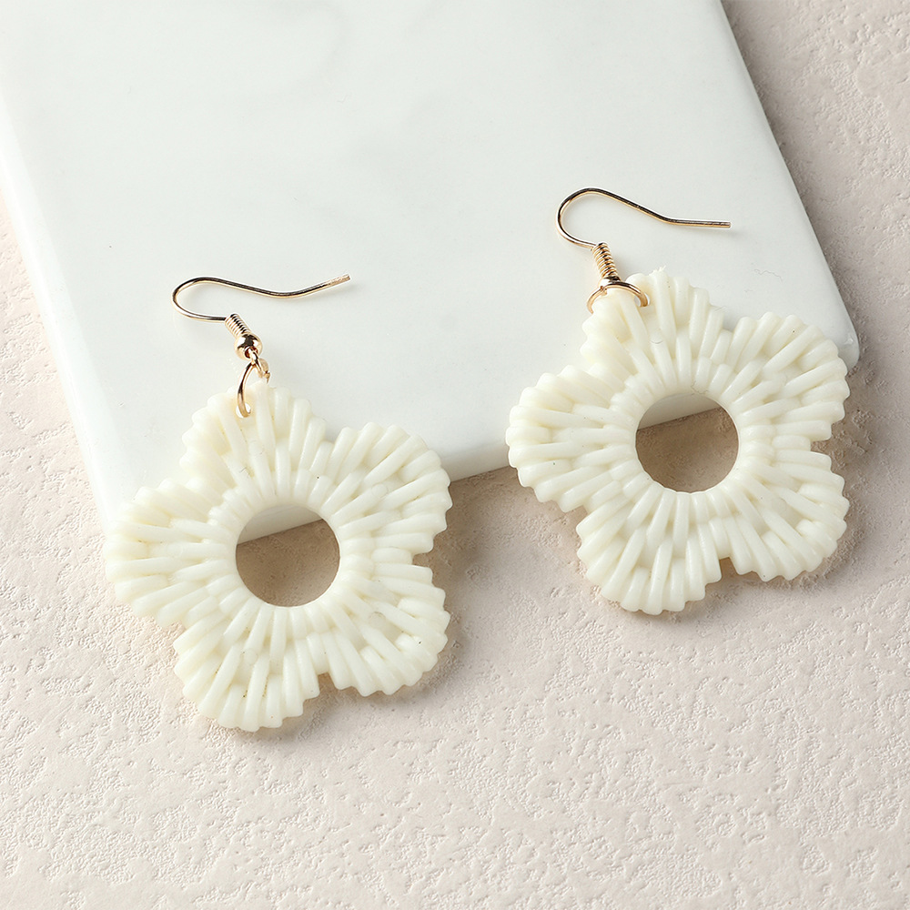 Fashion Solid Color Hollow Flower Bamboo Rattan Straw Drop Earrings display picture 2