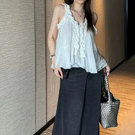 Летний французский свободный темпераментный топ без рукавов с воротником на подтяжках для женщин белого цвета