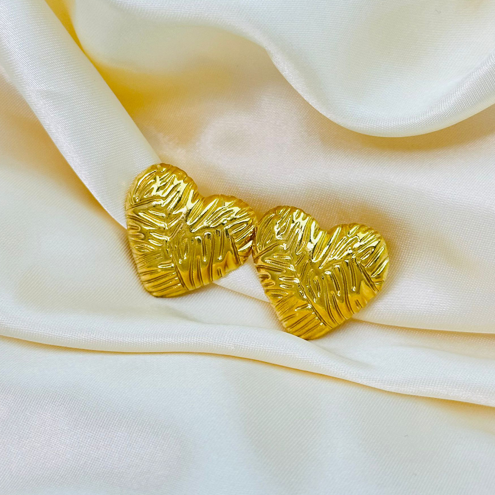 Pendientes de acero inoxidable a rayas cuadradas de tendencia de alta gama transfronteriza europea y americana Pendientes de 18K de lujo ligero para mujer al por mayor