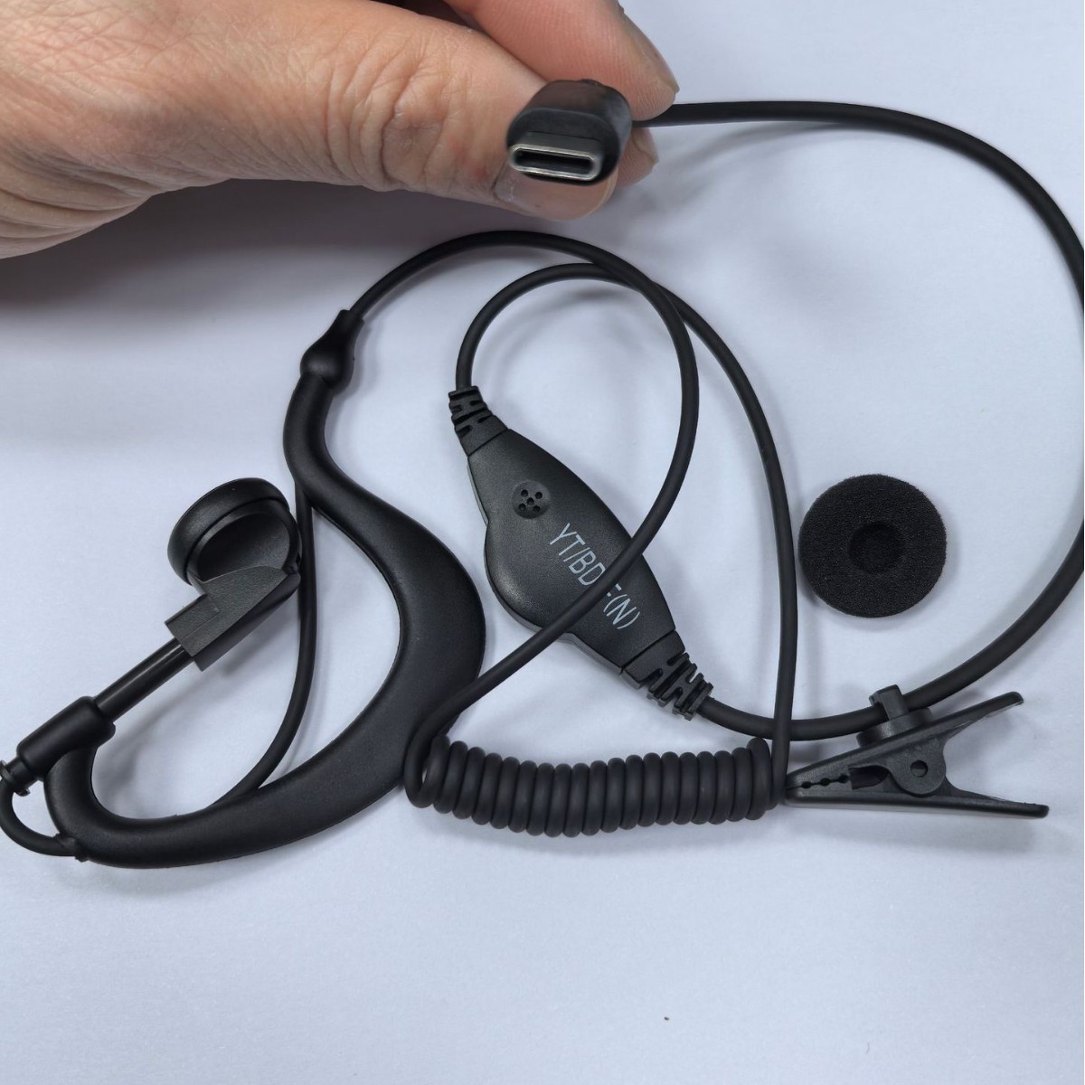 Pequeña boca cuadrada walkie-talkie auricular cable miniatura tipo collar máquina de intercomunicación auricular Android cabeza plana auricular gancho