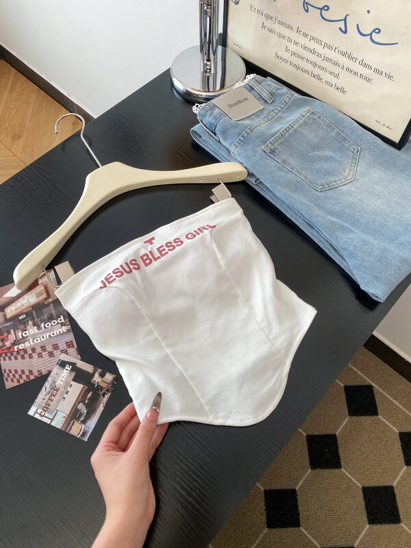 Versatile inner and outer wear, slimming, simple strapless tank top with letter print, new summer fashion top design Versatile inner and outer wear, slimming, simple strapless tank top with letter print, new summer fashion top design