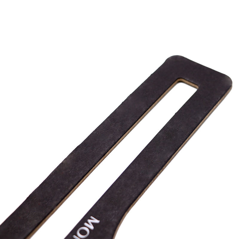 Los fabricantes producen percha de cartón gris sándwich negro de doble cara percha de papel de ropa FSC imprimible de cartón negro