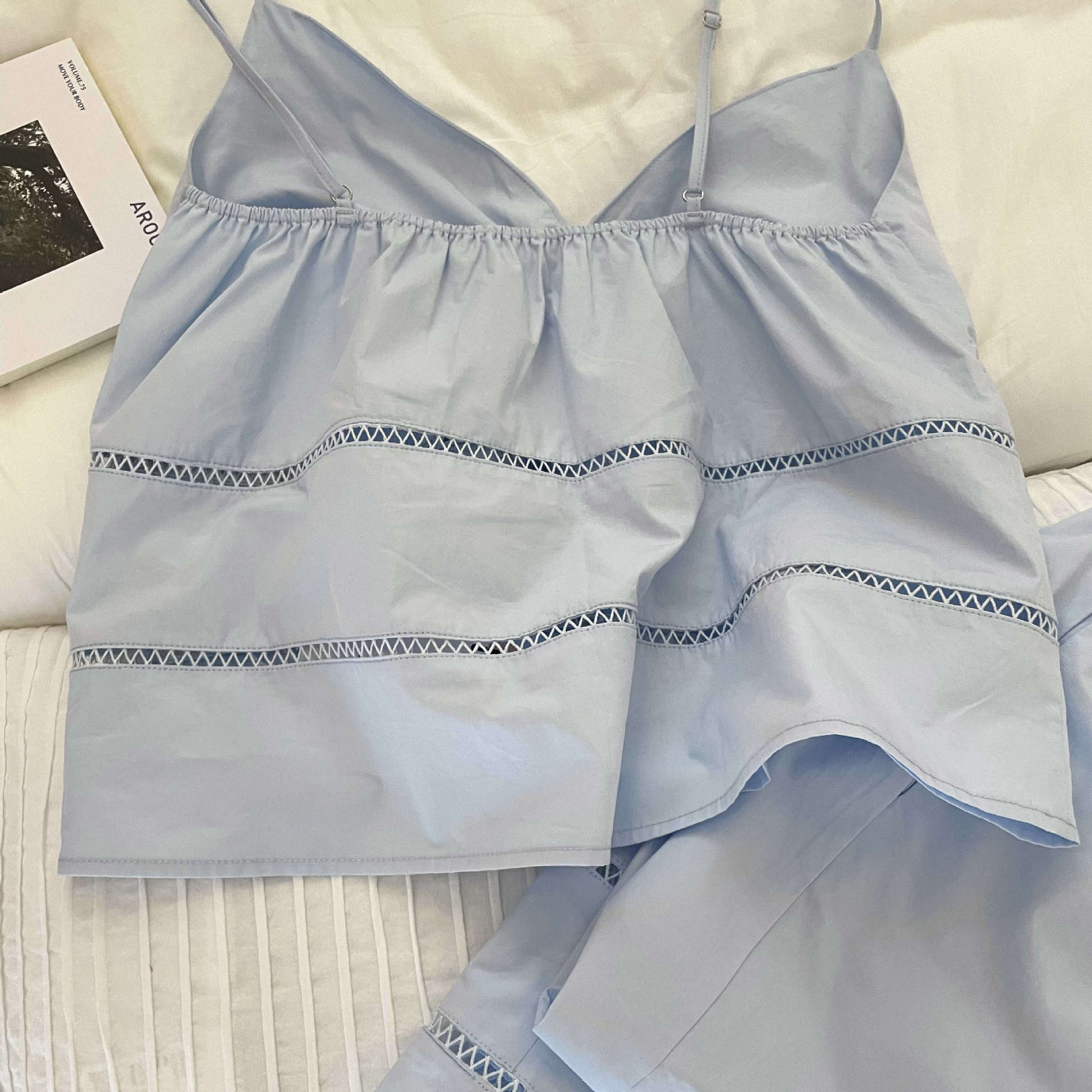 Pijamas de tirantes huecos puros coreanos estilo de verano para mujer 2025 nuevo estilo cómodo chaleco casual pantalones traje de servicio a domicilio