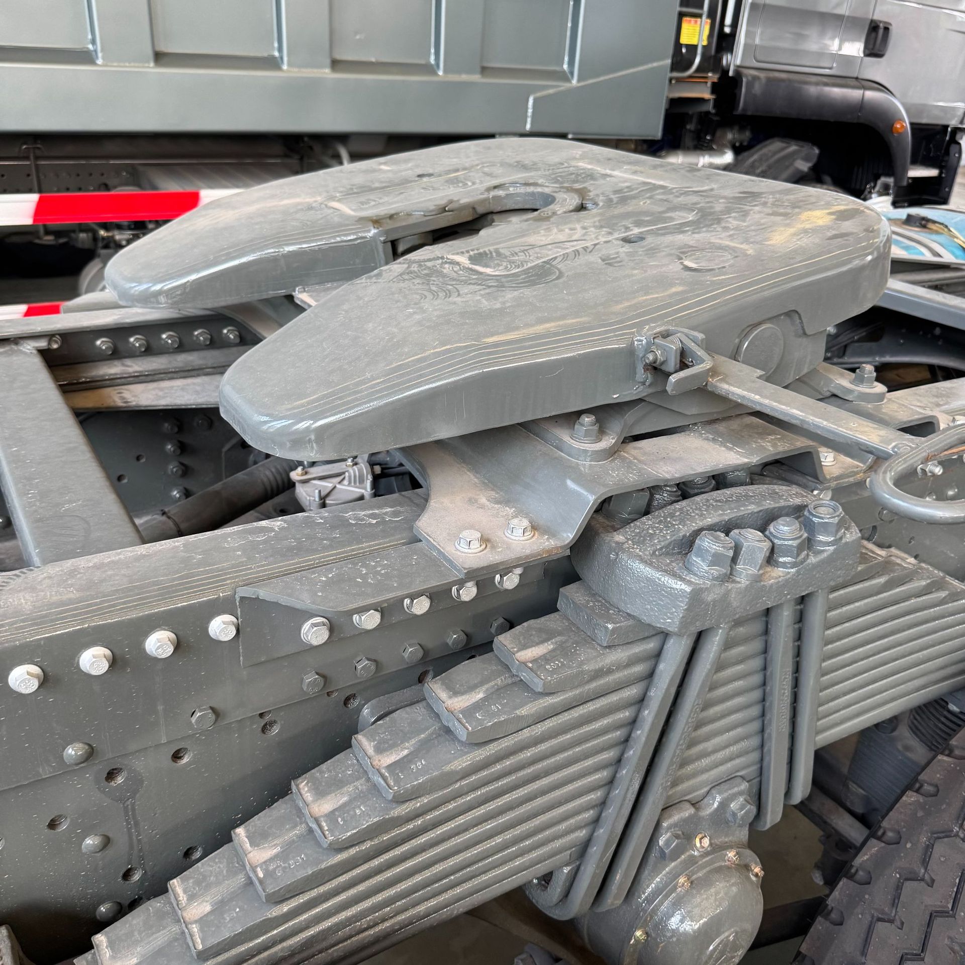 HOWO 371 tractor trailer head, dual-drive engineering sand and mineral cargo transport semi-trailer HOWO tractor trailer head