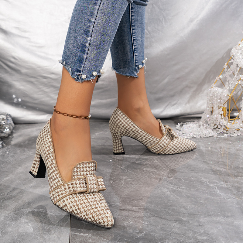2024 Primavera Nuovo di Grandi Dimensioni del Commercio Estero Scarpe da Donna Stile Maturo Sub-Vamp Punta a Punta Tacchi Spessi Moda Singoli Pattini Delle Donne lz_voghion.com