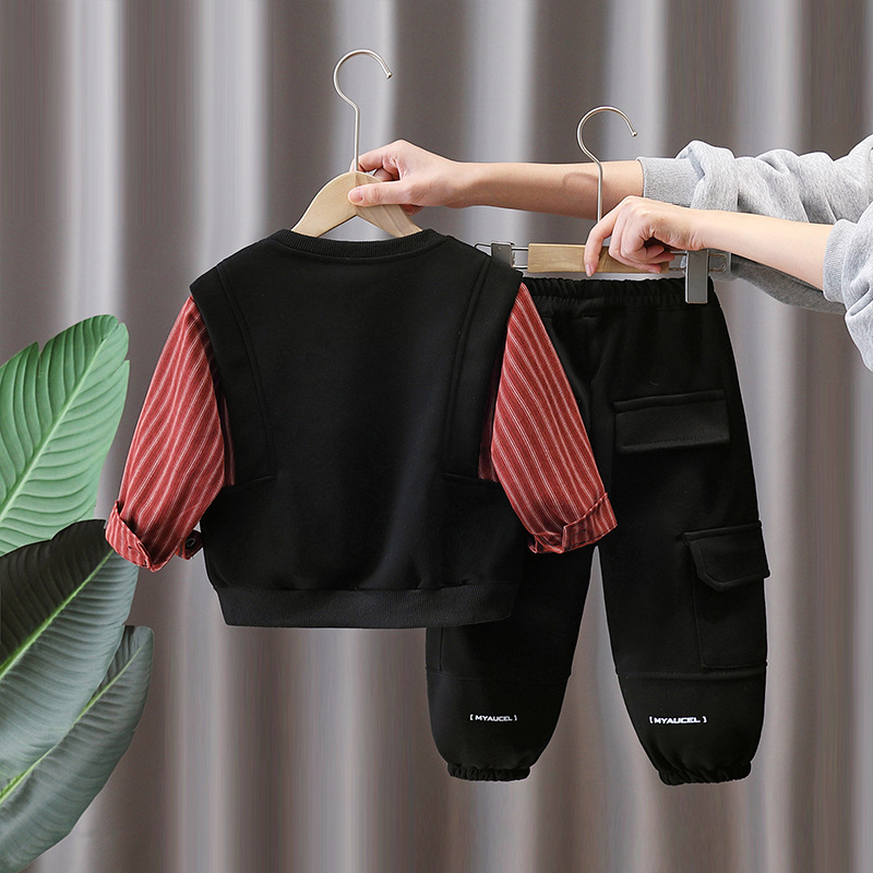 7671 traje de suéter para niño 2025 nuevo estilo primavera y otoño falso dos piezas de ropa a rayas primavera para niños de moda de dos piezas