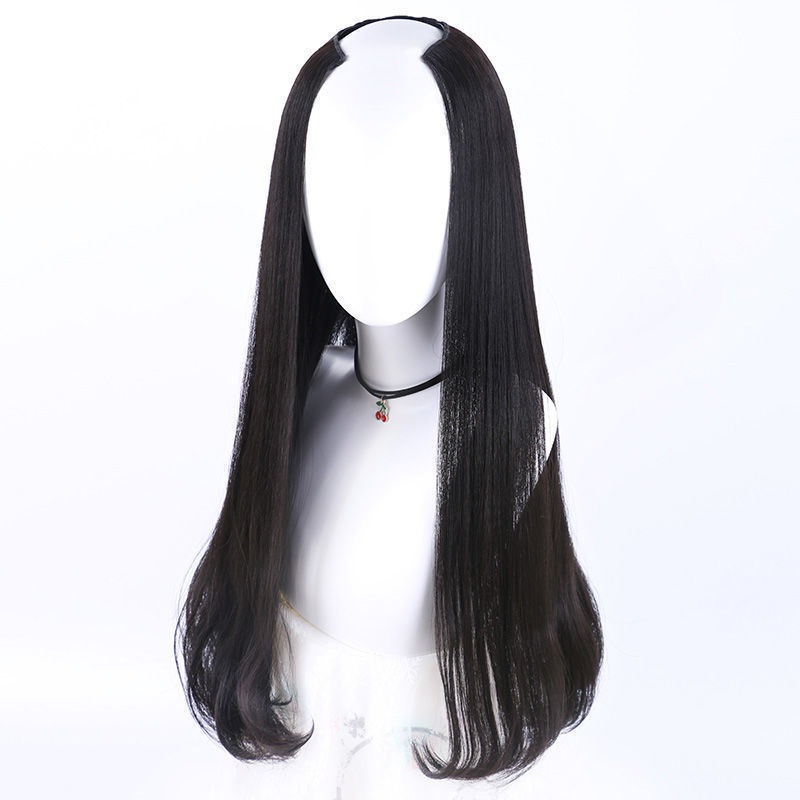 かつらの女性の長いストレートヘアの髪の中に長い髪のステルスがありません。|undefined