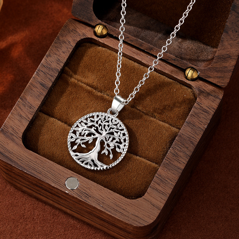 Europeo y americano transfronterizo S925 plata esterlina hueca árbol de la vida colgante retro moda collar de plata fábrica femenina al por mayor