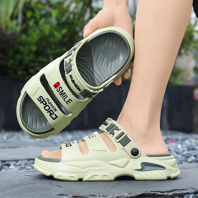 En nombre de las pantuflas, verano para hombres, nuevo estilo, ropa exterior, chanclas deportivas, ocio de gran tamaño, conducción al trabajo, sandalias de playa de doble uso