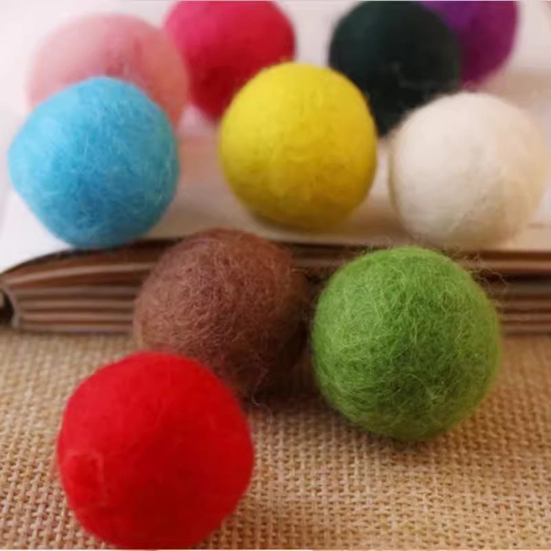 跨境现货1CM羊毛球圣诞节饰品配件圣诞DIY彩色毛毡球毛绒球戳戳乐