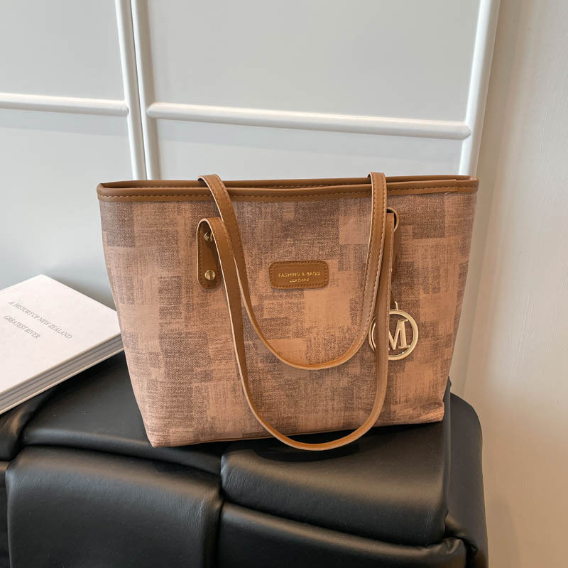 Bolsa grande 2026 nueva pequeña fresca mochila de viaje al trabajo, gran capacidad de bolsas de mano de alta popularidad este año