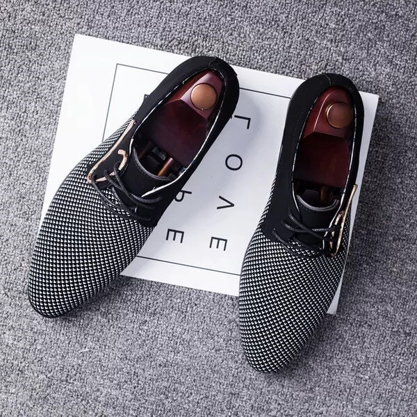 Men's Pointed Leather Shoes Detail 2
