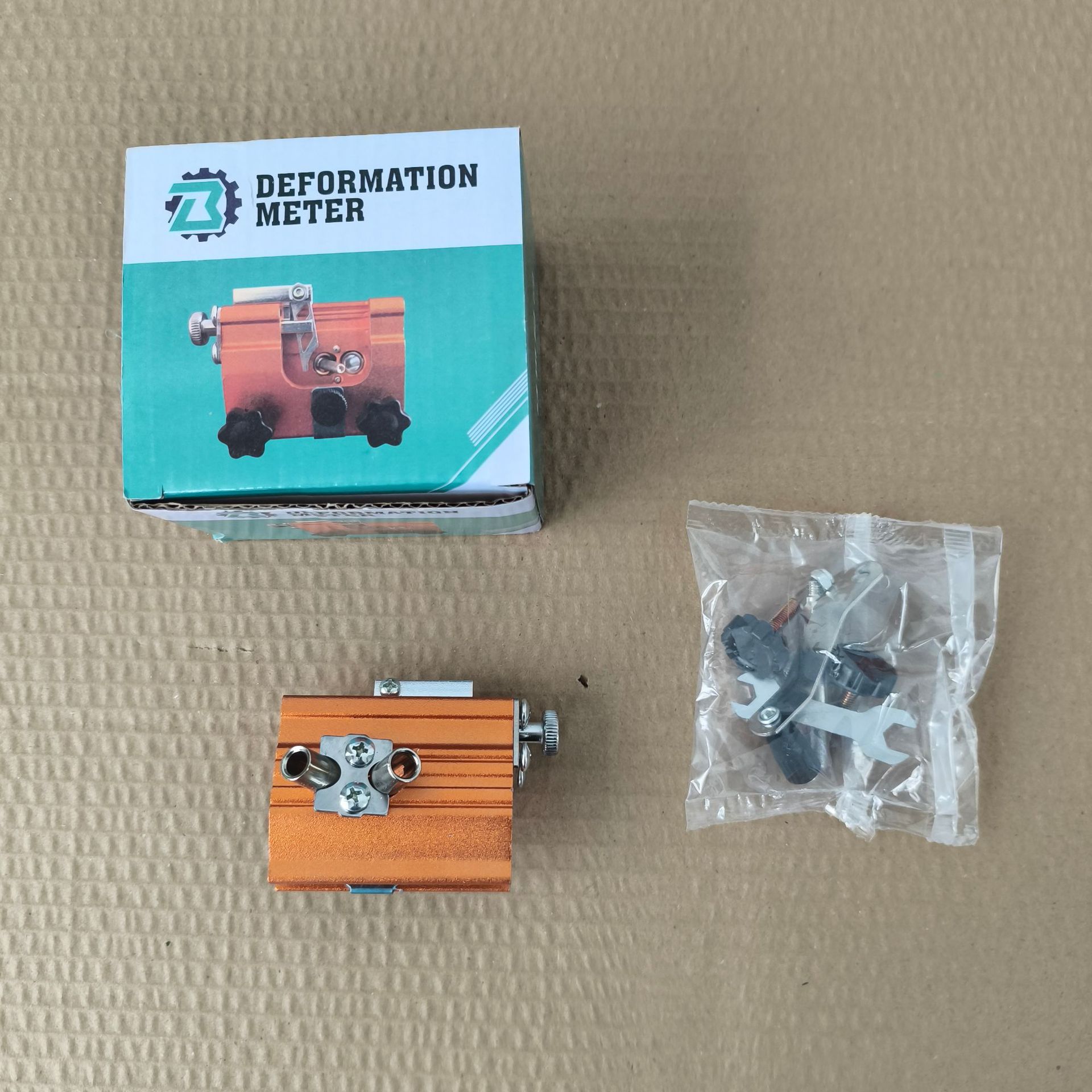 跨境新品手摇磨链器便携式家用手动磨链工具链条夹磨刃厂家直供