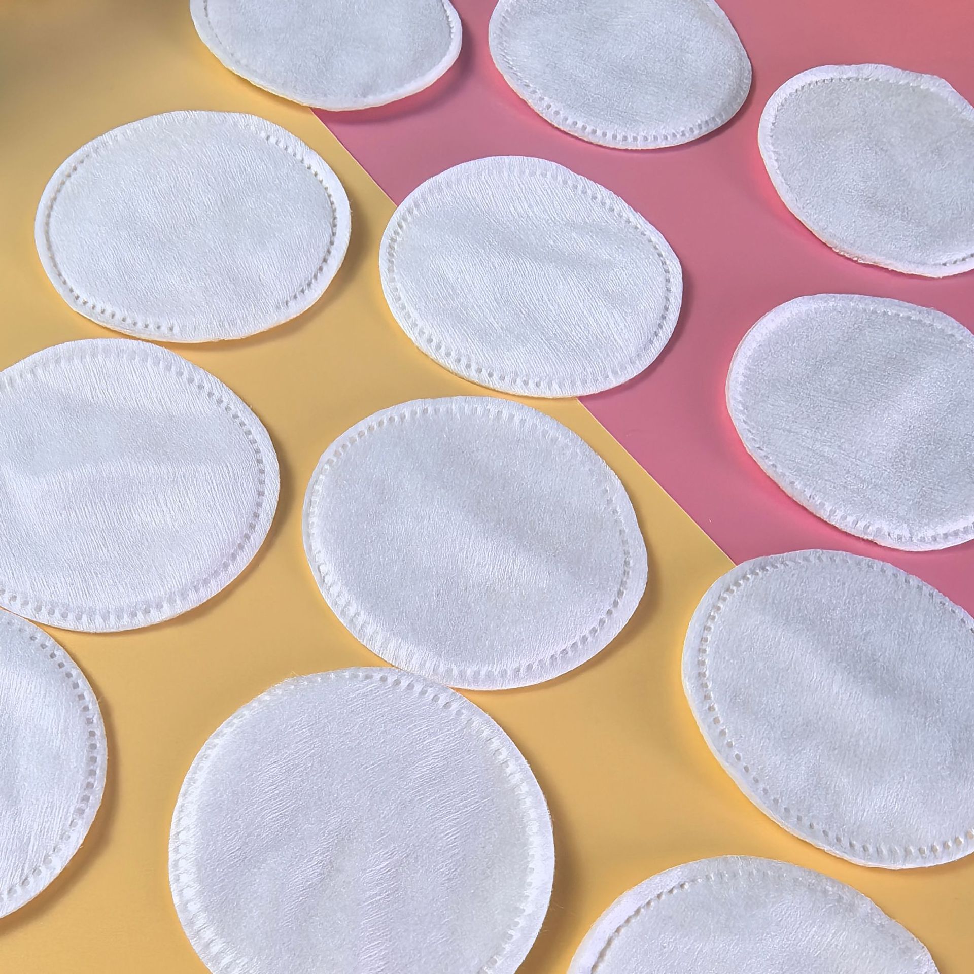 Desmaquillador desechable Algodón Redondo Algodón de maquillaje Ojos y labios Desmaquillador Espesar Algodón Algodón Pañuelo Desmaquillador de borde con agujero de alfiler Inglés