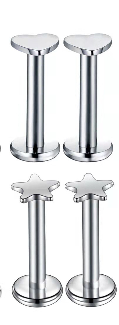 Piercings aux lèvres et boucles d'oreilles exclusivement pour_voghion.com