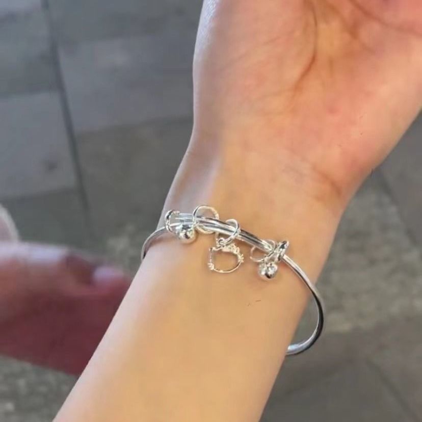 Nuevo pulsera de campana de gatos kt simple y versátil Kitty colgar pulsera deslizante para dar regalo a la novia