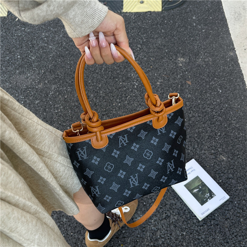 潮流时尚印花新款水桶包女小众洋气设计感个性休闲通勤斜挎包|undefined