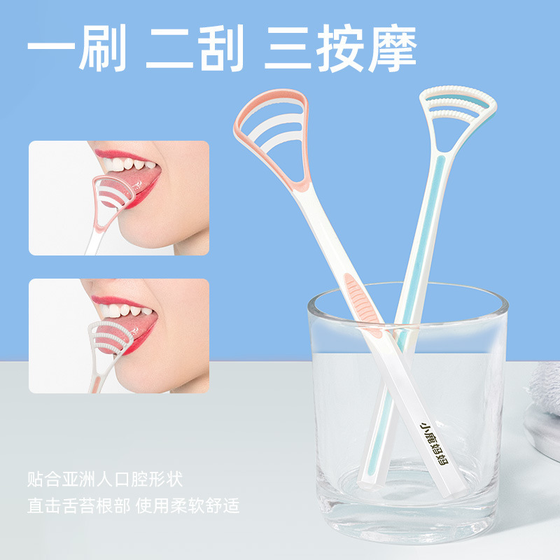 鹿のお母さんの舌の苔のクリーナーは舌の苔をこすります。|undefined