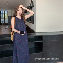 跨境实拍法式复古撞色爱心刺绣牛仔连衣裙2025新款摩登时尚宽松背