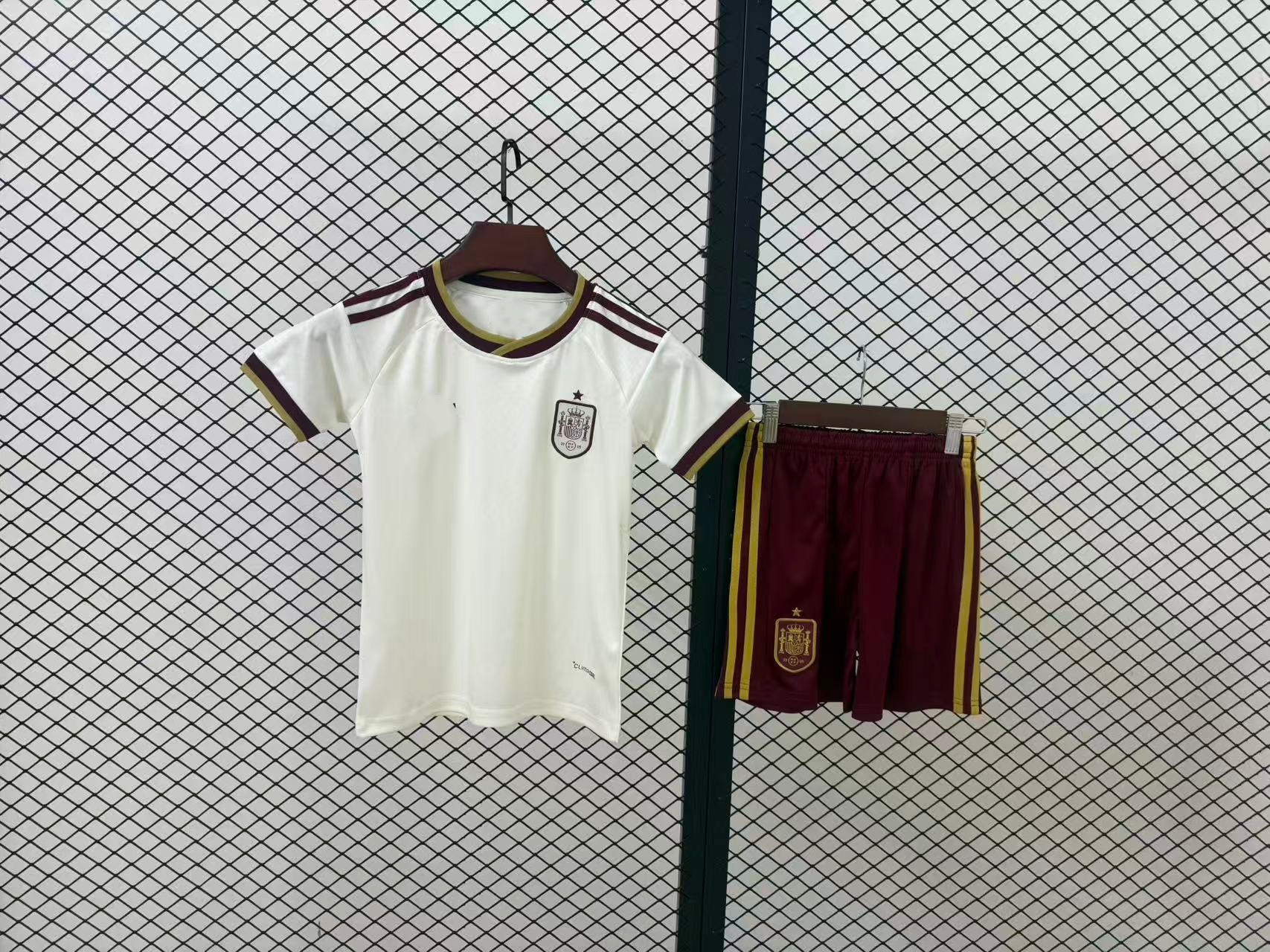 2627 ropa infantil España fuera de casa