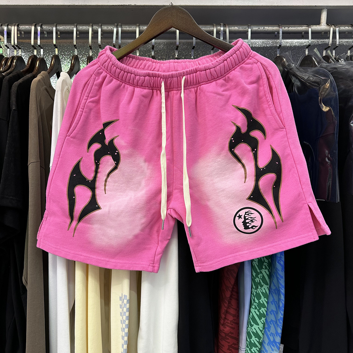 Hell Star lavando y desgastando pantalones cortos casuales 2024 verano nuevo estilo marca de moda europea y americana hip-hop pantalones de cinco puntos hombres y mujeres