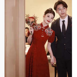 新中式旗袍敬酒服2026新款新娘酒红色小个子刺绣订婚礼服裙