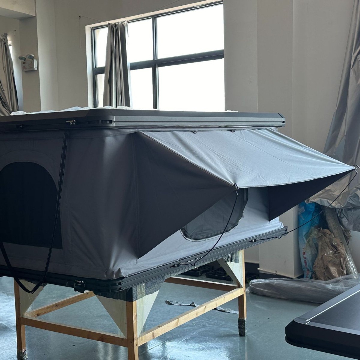 Carpa de techo de helicóptero de aleación de aluminio acampada rápida 320 g poliéster RV plegable SUV