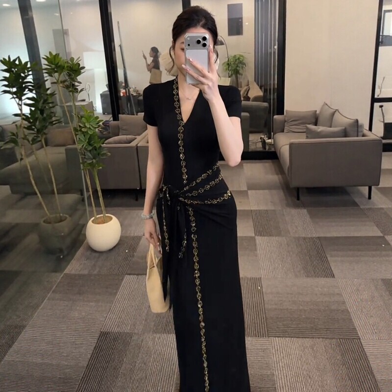 Hepburn-Style Elegant Hot Girl Rhinestone V-Neck Dress 2026 Summer New Sexy Waist-Cinching Bodycon Long Dress Women's Fashion
