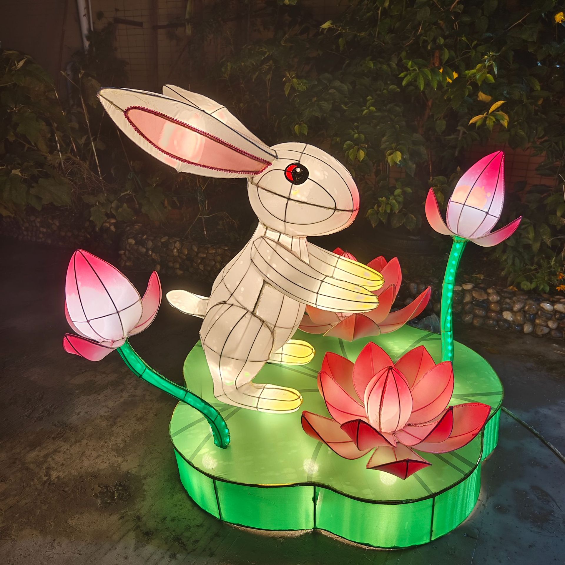 中秋节日大型花灯新年元宵节景区古镇街造型发光兔子造型彩灯定制