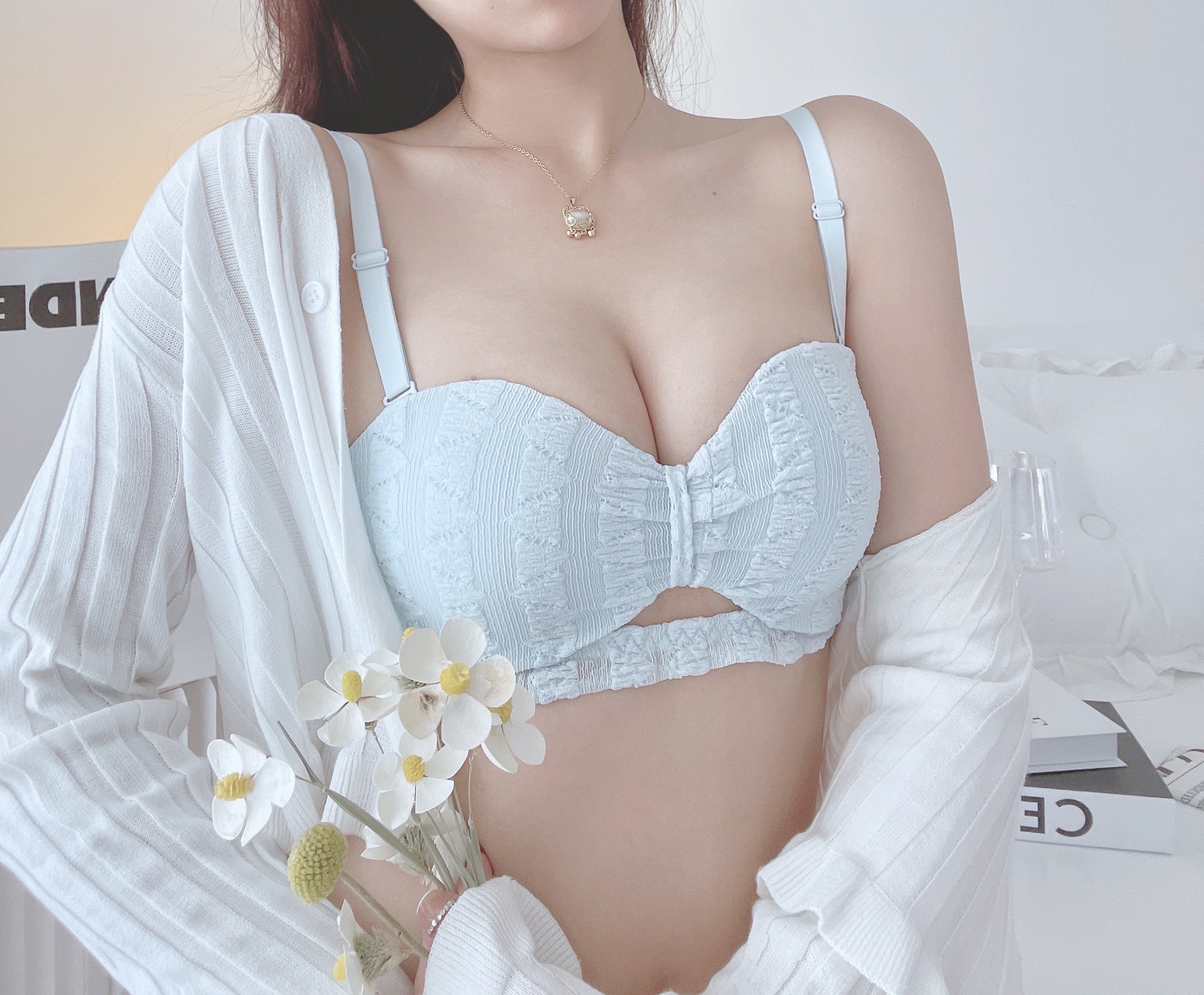 파란색(속옷 제외)