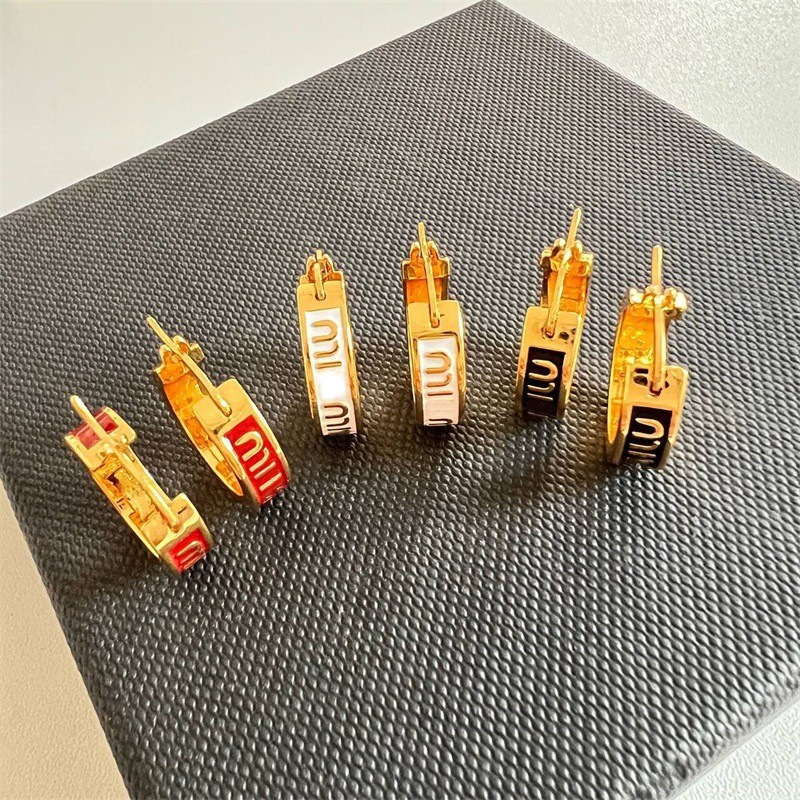 2024 New Model Min Enamel Earrings Sweet and Fashionable Versatile High-End U-Shaped Ear Wire Clip Letter Women's Earrings